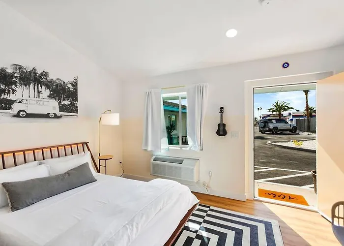 Aawanui Suite.ʻoluʻolu Komo *